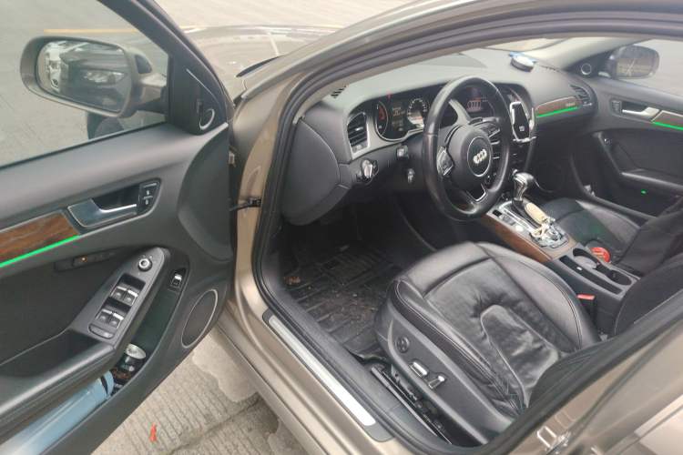 Used Audi A4L 2013 50 TFSI quattro flagship model
