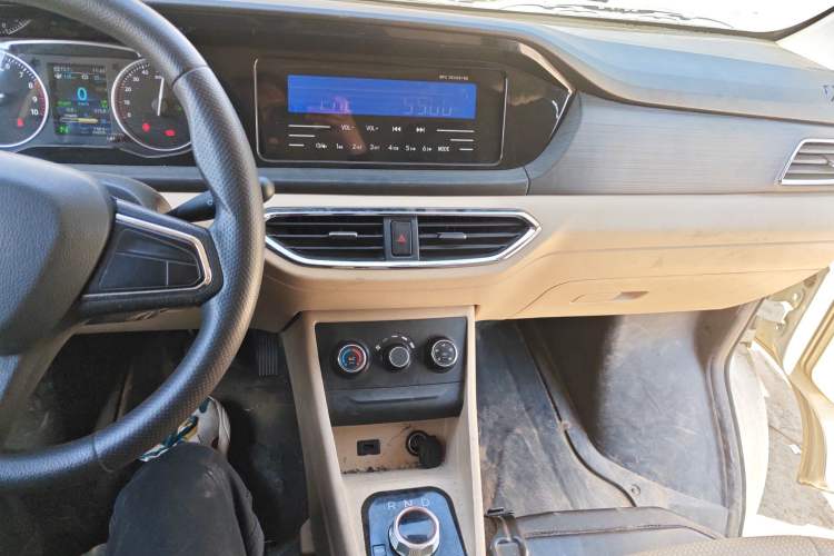 Used CHANGAN KUAYUE Xing V7 EV 2023 250km Dual-Door Smart Enjoyment Version 2 Seats Audio And AC Panel