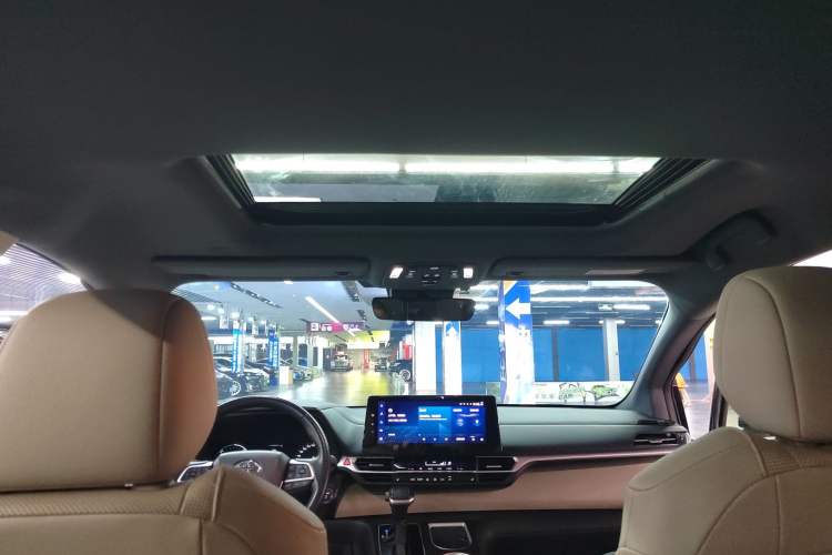 Used Toyota Granvia 2023 2.5L Hybrid Prestige PLUS Edition
