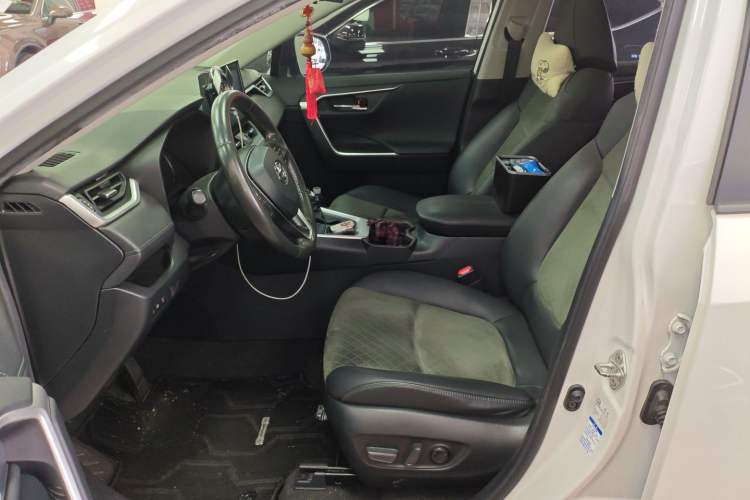 Used Toyota RAV4 2022 2.0L CVT 4x4 Style Plus Edition