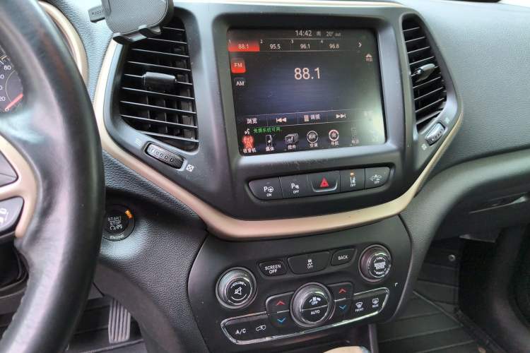 Used Jeep Cherokee 2014 2.4L Luxury Edition