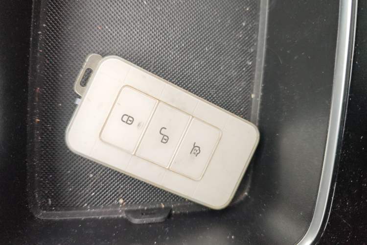 Used BYD Tang New Energy 2018 DM 2.0T All-Wheel Drive Smart Connectivity Luxury Model 7 Seats China V Emission Standard Vehicle Key