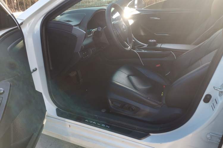 Used Toyota Avalon 2023 2.0L XLE Deluxe Edition
