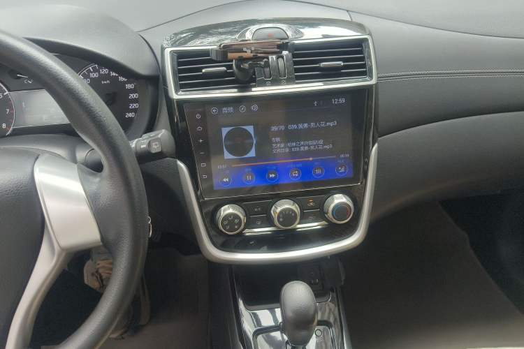 Used Nissan Tiida 2016 1.6L CVT Cool Dynamic Edition