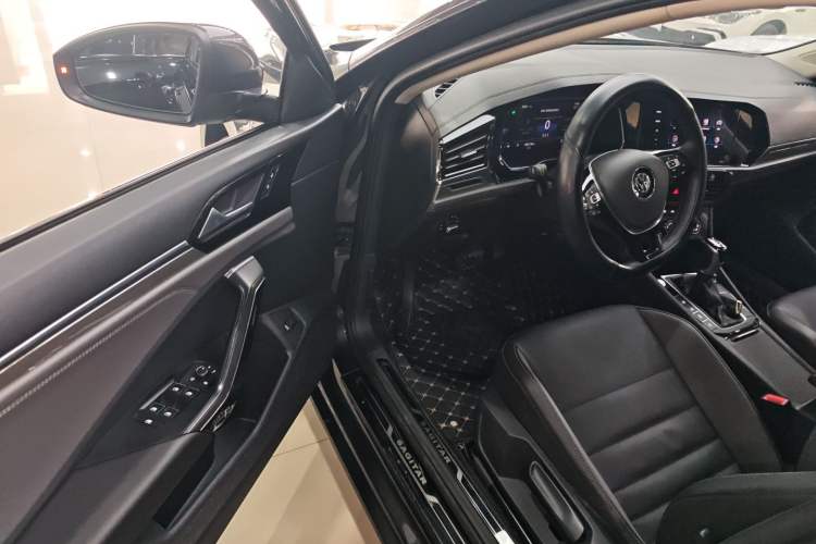 Used Volkswagen Sagitar 2021 280TSI DSG Excellence Edition Driver Seat