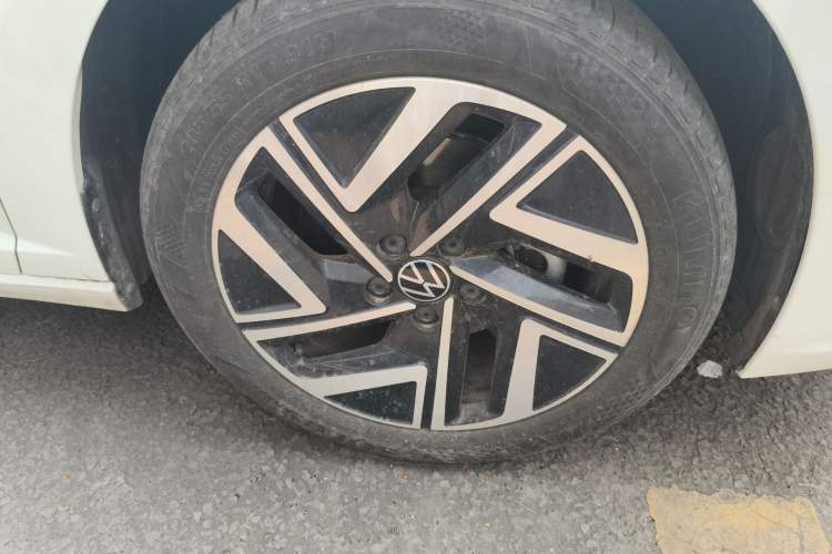 Used Volkswagen Sagitar 2023 300TSI DSG Excellence Edition Right Front Wheel Hub