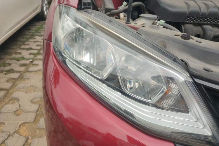 Used Nissan Tiida 2016 1.6L CVT Smart Drive Edition Right Front Headlight