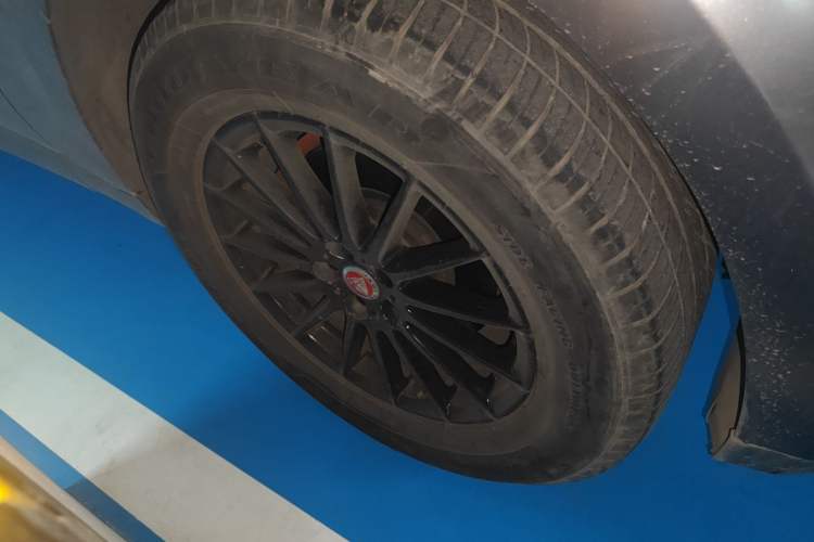 Used Jaguar F-PACE 2018 2.0T Four-Wheel Drive Urban Luxury Edition Right Front Wheel Hub