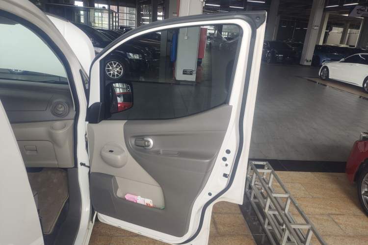 Used Nissan NV200 2016 Revised Version 1.6L CVT Deluxe Edition