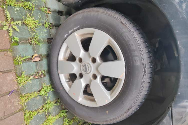 Used Nissan Livina 2010 Jingyue Edition 1.6L Manual All-Around Model Right Front Wheel Hub