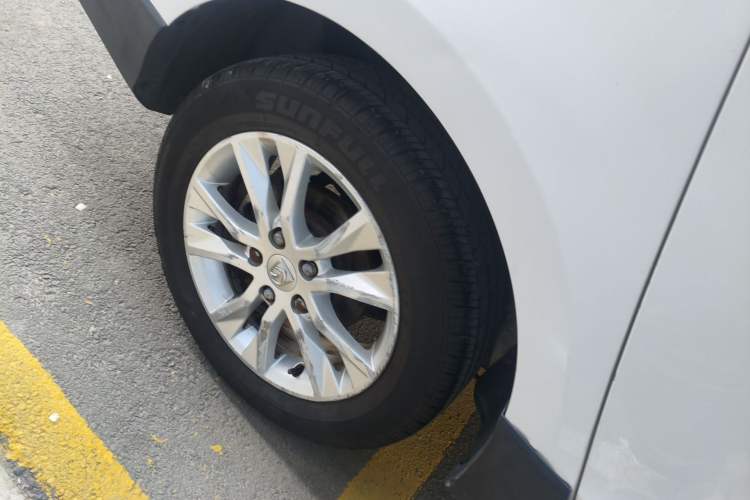 Used Baojun 730 2014 1.5L manual standard trim 7 seats