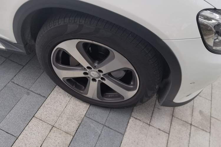 Used Mercedes-Benz GLC 2016 GLC 300 4MATIC Dynamic Model Right Front Wheel Hub