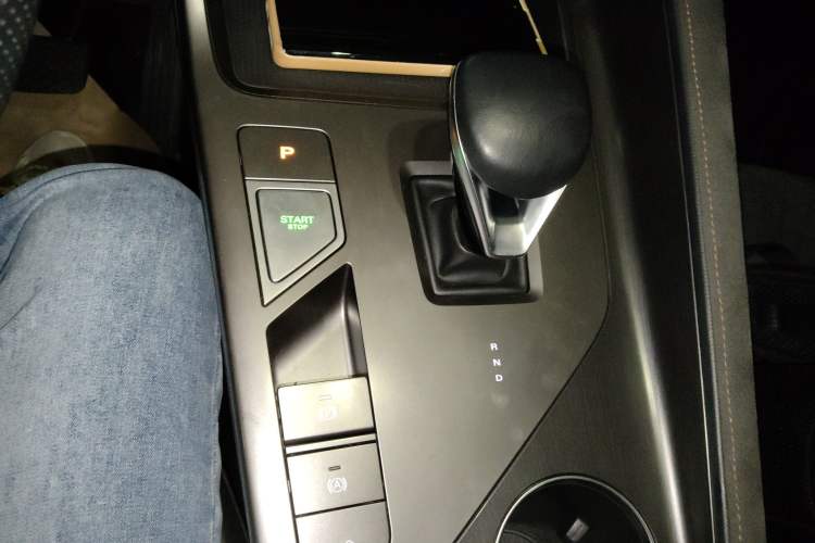 Used Roewe D5X DMH 2024 135 Tech Edition
