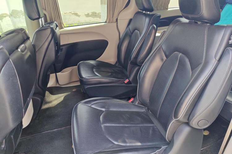 Used Chrysler Grand Voyager PHEV 2019 3.6L Plug-in Hybrid Left Rear Seat