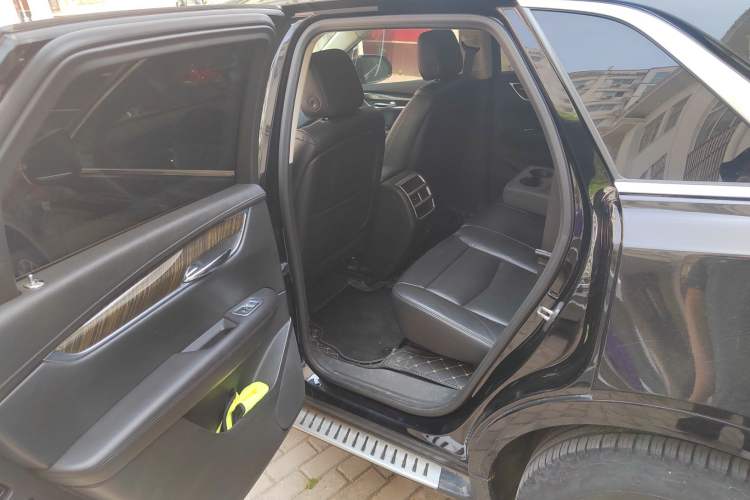 Used Cadillac XT5 2018 28T Four-Wheel Drive Luxury Model Left Rear Seat