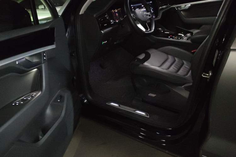 Used Volkswagen Touareg 2021 2.0 TSI Ruiyi Edition Driver Seat