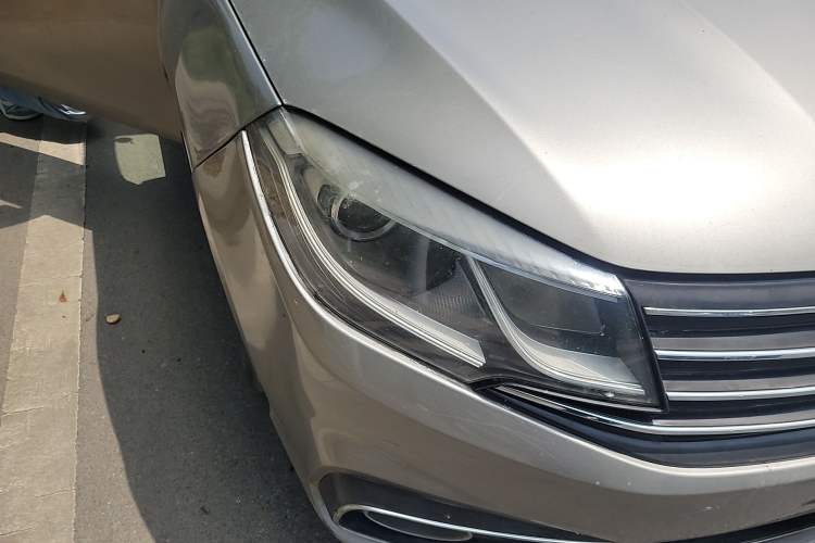 Used FORTHING Joyear S50 2017 1.6L CVT Luxury Model Right Front Headlight