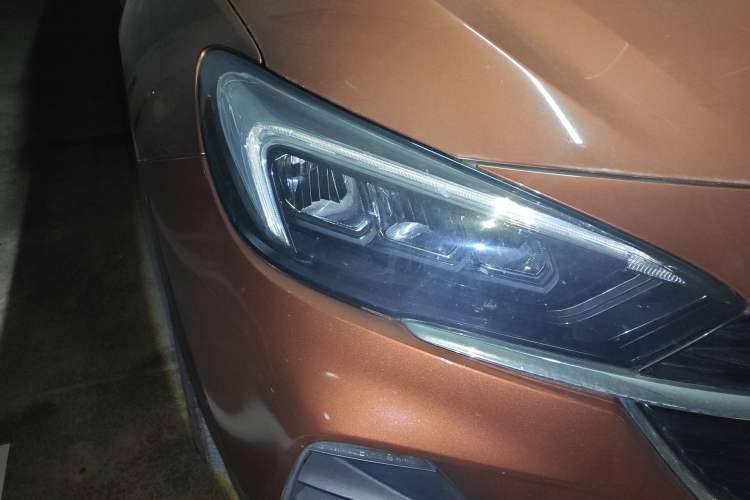 Used Buick Encore GX 2020 20T CVT Two-Wheel Drive Luxury Version Right Front Headlight