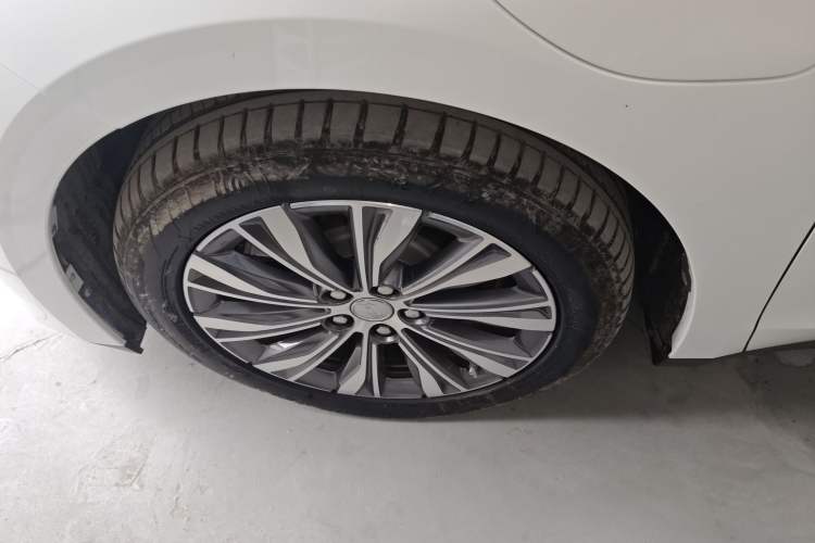 Used Hongqi E-QM5 2022 431 km Charge & Enjoy Edition Left Front Wheel Hub