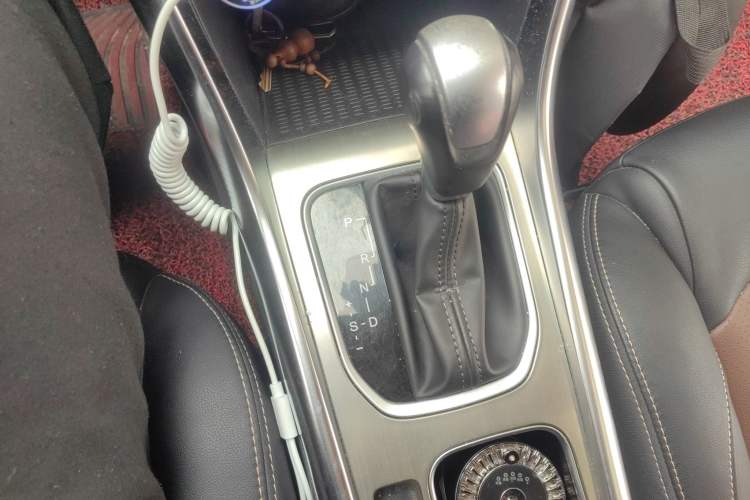 Used BYD Song 2017 Gaishe Upgrade Edition 1.5TID Automatic Elite Model Gear Lever