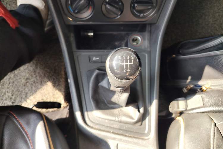 Used Volkswagen Lavida 2015 1.6L Manual Fashion Edition
