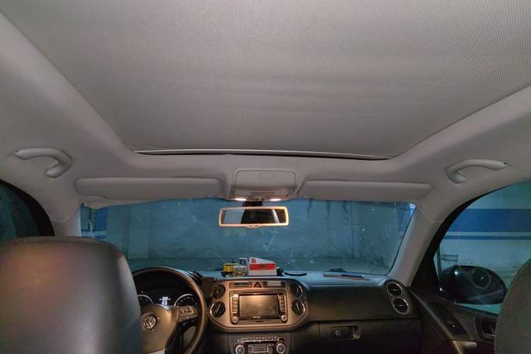 Used Volkswagen Tiguan 2010 2.0 TSI Automatic All-Wheel Drive Flagship Navigation Edition Headliner