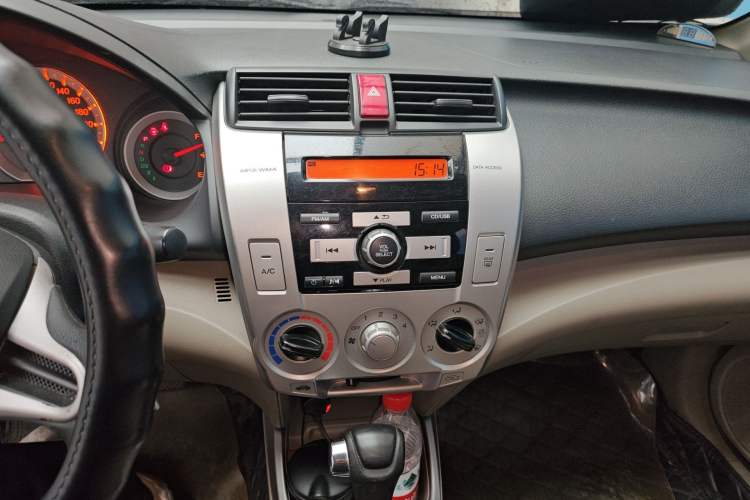 Used Honda City Classic 2008 1.5L Automatic Elite Edition Audio And AC Panel