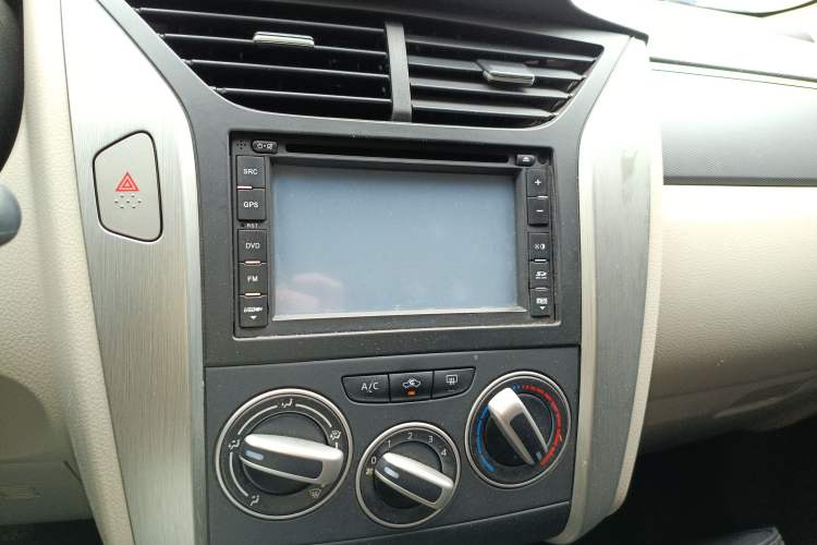 Used Venucia R50 2015 1.6L Manual Fashion Edition