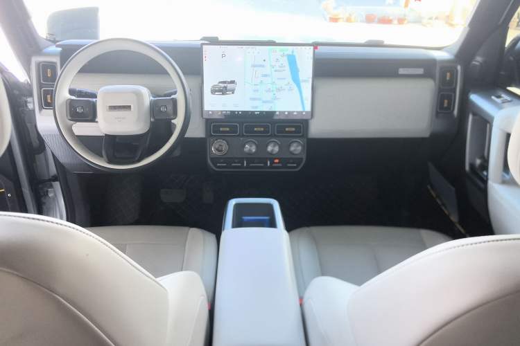 Used iCAR V23 2025 401 Two-Wheel Drive Intelligent Driving Version Center Console