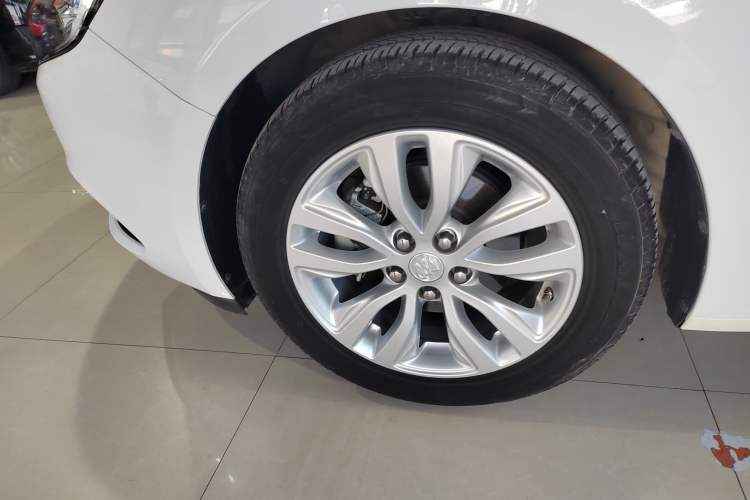 Used Buick GT 2021 Revised Version Flagship 1.5L Automatic Elite Edition Left Front Wheel Hub