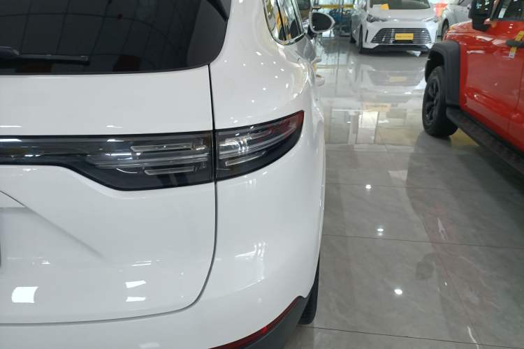 Used Porsche Cayenne E-Hybrid 2021 Cayenne E-Hybrid 2.0T Exterior 3