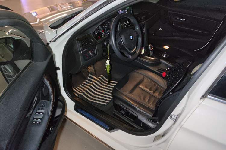 Used BMW 3 Series 2013 Facelifted 320Li Luxury Design Package
