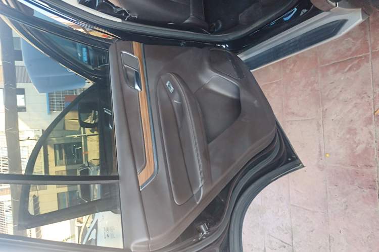 Used Roewe RX8 2019 30T Smart Connectivity Two-Wheel Drive Supreme Flagship Edition