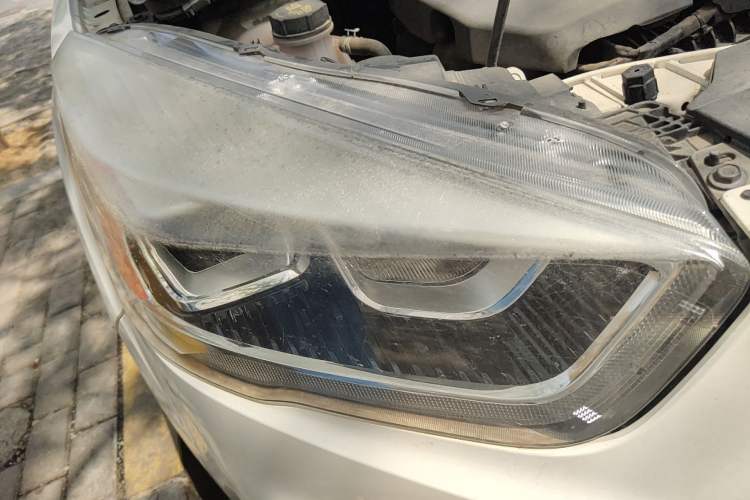 Used Ford Kuga 2017 EcoBoost 180 Two-Wheel-Drive Luxury Wing Edition Right Front Headlight