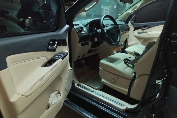 Used Isuzu mu-X 2020 1.9T Diesel Automatic 2WD Jingyue Edition 5 Seats China VI Standard Driver Seat