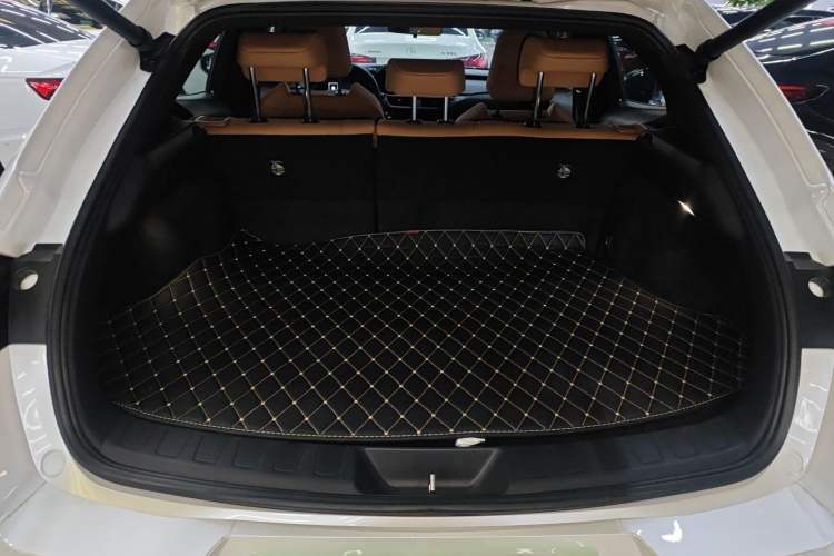 Used Lexus UX 2022 260h Explore-Edition
