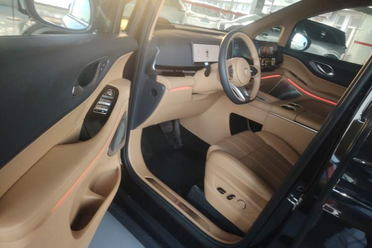 Used VOYAH Dream 2025 PHEV Four-Wheel-Drive Flagship Kunpeng Edition
