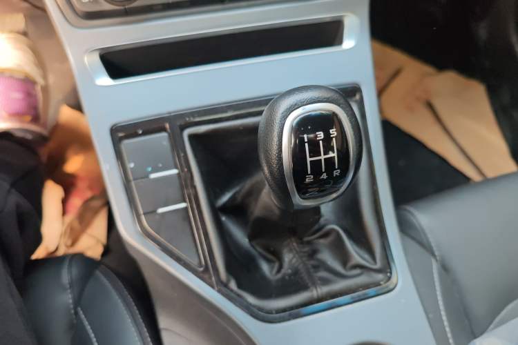 Used Geely Auto Emgrand 2019 Leading Edition 1.5L Manual Upgraded Connectivity Model China V Standard
