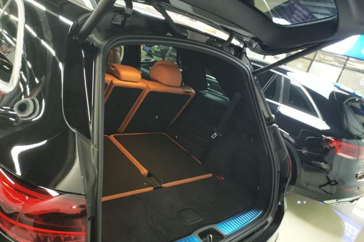 Used Mercedes-Benz GLC 2023 Facelift GLC 260 L 4MATIC Luxury Version 7-Seater