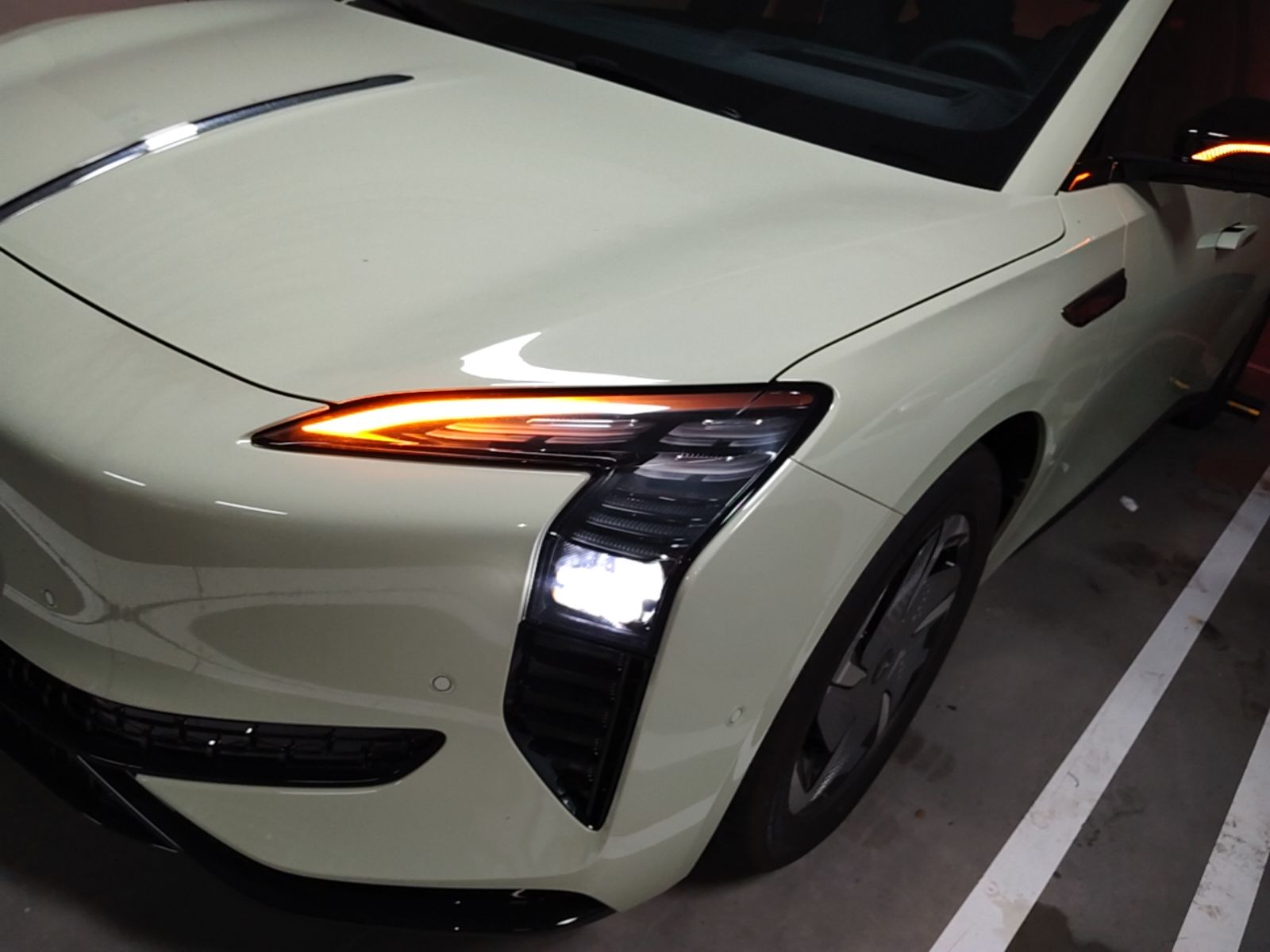 Hongqi EH7 2025 690 Smart Selection Edition — снимка 8