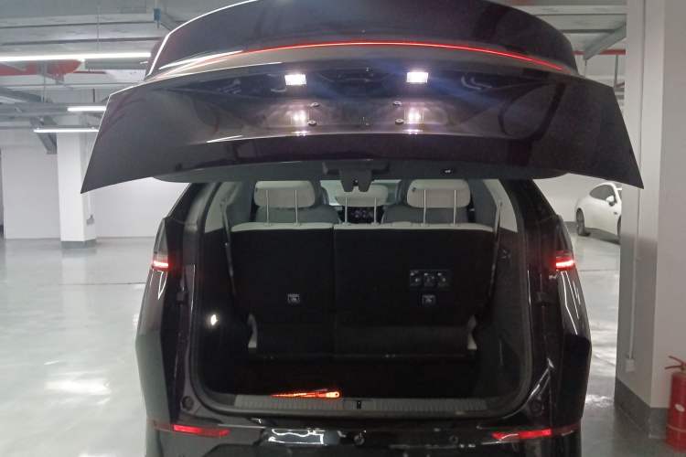 Used XPeng X9 2025 740 Ultra-Long Range Max Trunk