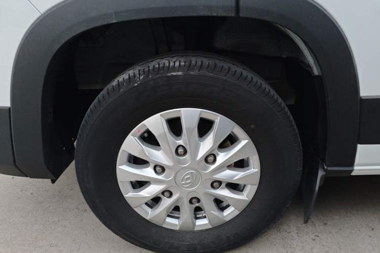 Used SAIC MAXUS Xintu V90 2022 2.0T Automatic Zhiyun King Rear-Drive Long Wheelbase High-Roof Design with Single Rear Tire—6/7 Seater
