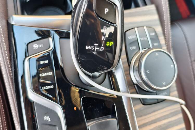 Used BMW 5 Series 2018 530Li Luxury Edition Premium Package Gear Lever