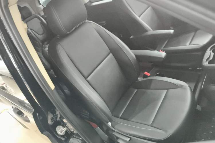 Used Mercedes-Benz Vito 2020 2.0T Elite Version 7 Seats Right Front Seat