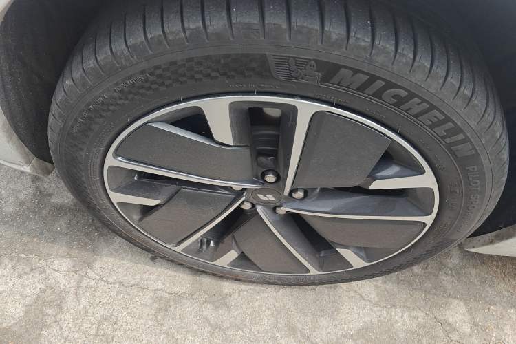 Used Li Auto L8 2025 Max Smart Refresh Edition
