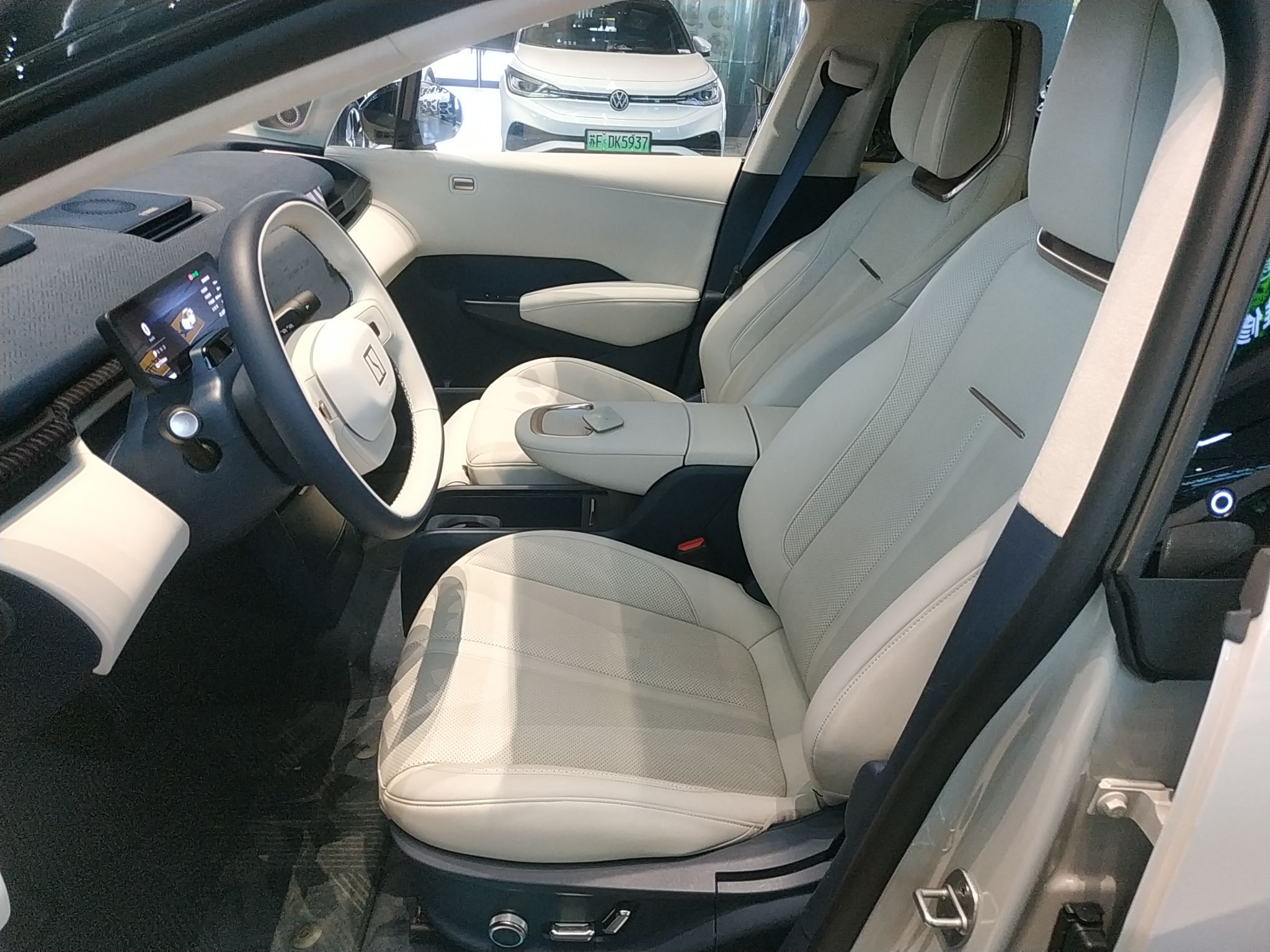 Переднее сиденье в автомобиле