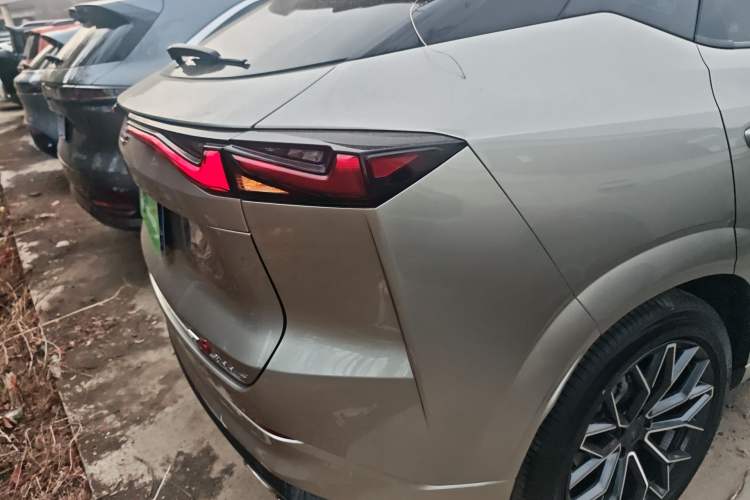 Used CHANGAN OSHAN Z6 2023 Blue Whale 1.5T DCT Smart-Led City Edition Right Rear Taillight