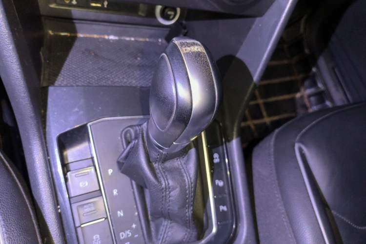 Used Volkswagen Tiguan 2017 330TSI Four-Wheel Drive High-End Model Gear Lever