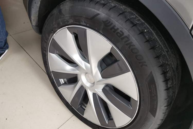 Used Tesla Model Y 2022 Revised Version Rear-Wheel Drive Right Rear Wheel Hub