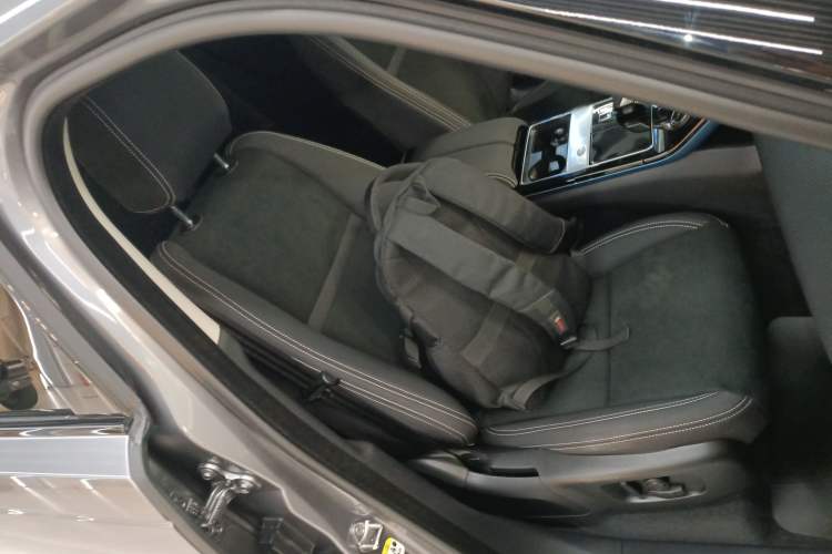 Used Land Rover Range Rover Velar 2023 250 PS
